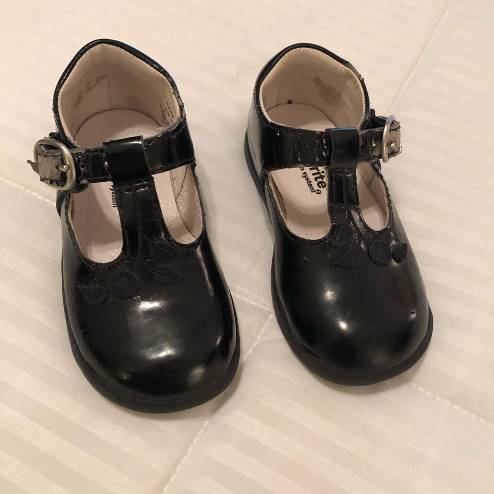 Toddler girls black casual shoe